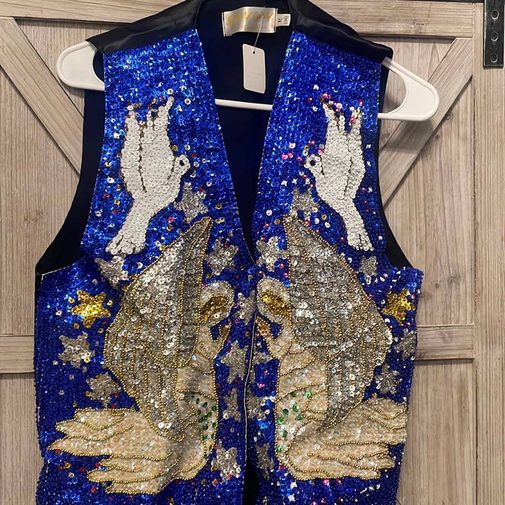 Super ugly Christmas vest and size large. Sequined angels and doves.